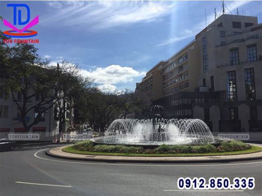 Đài phun nước bùng binh khu vực giao thoa của nhiều tuyến đường.