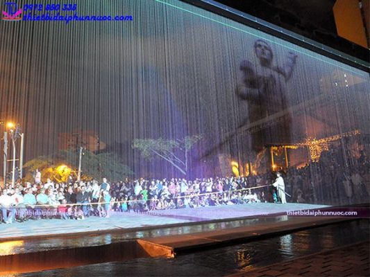 Màn nước thẳng được ứng dụng rộng rãi trong nhiều lĩnh vực khác nhau.