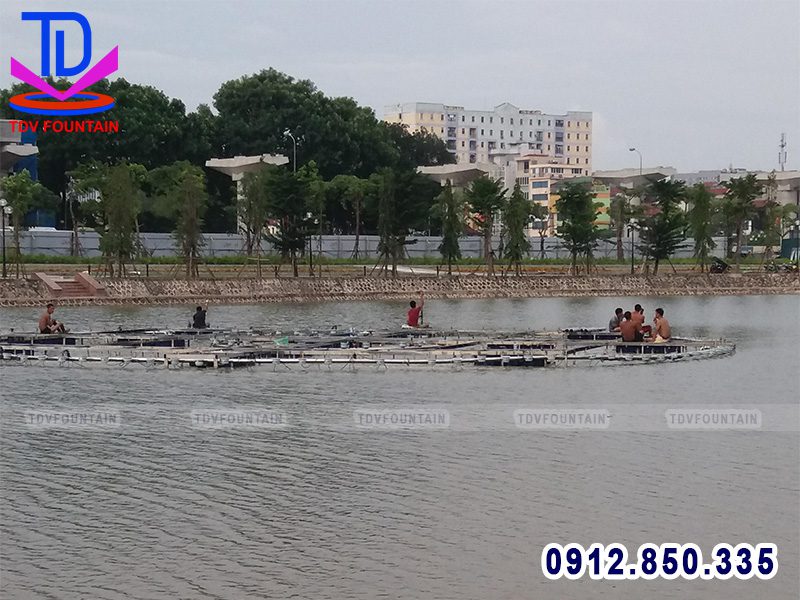 Lắp đặt hệ thống thiết bị đài phun nước phao nổi hồ Mai Dịch