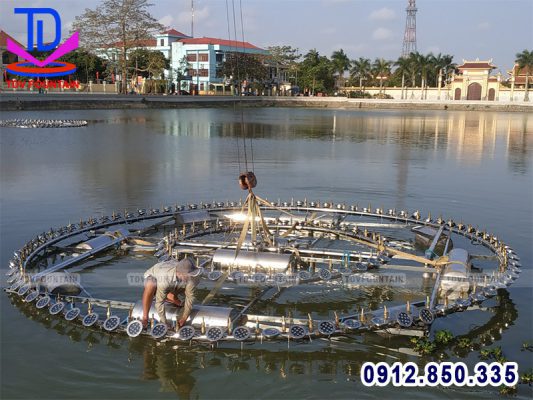 Lắp đặt hệ thống phao nổi trên hồ huyện Giao Thủy