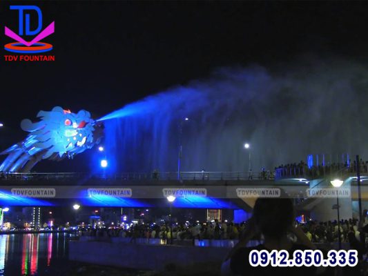 Cầu Rồng phun nước tại Đà Nẵng