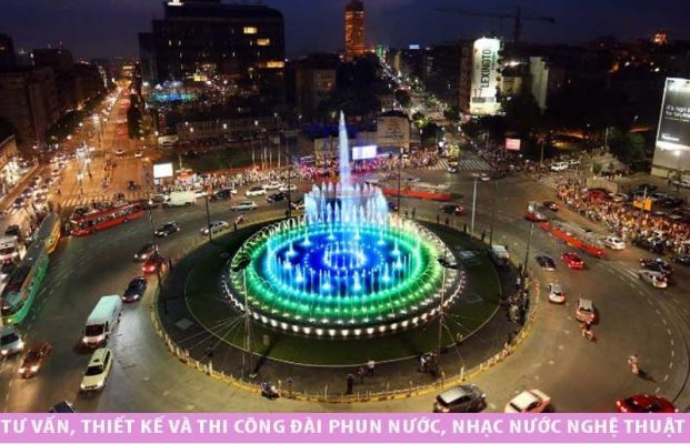 Đài phun nước hình tròn tạo cảnh quan cho khu vực vòng xuyến giao thông. 