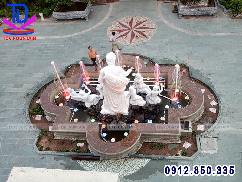 Đài phun nước khuôn viên lâu đài Lan Khoa Khuê Hải Hậu