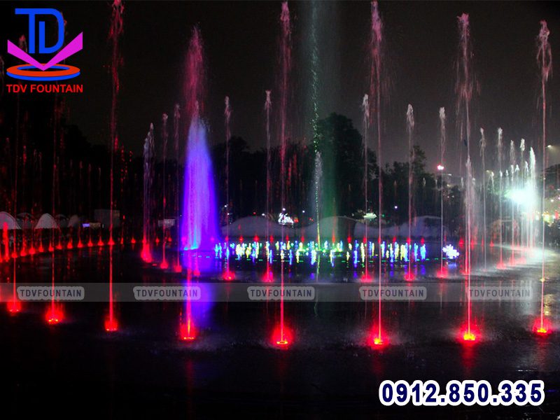 Nhạc nước âm sàn phố đi bộ TP Vinh