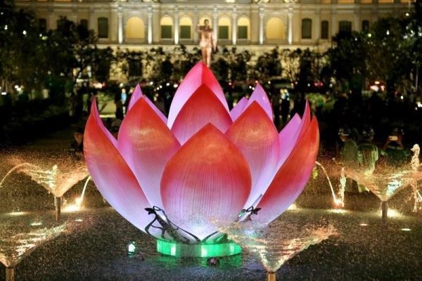 Đài phun nước hình hoa sen đang rất được ưa chuộng trong thực tế. 