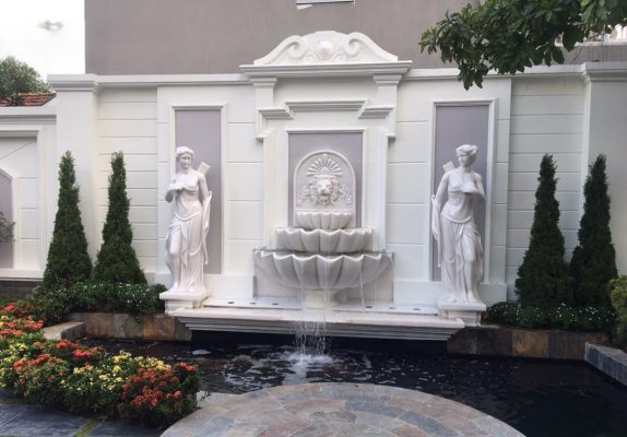 Khi lựa chọn đài phun nước composite, các bạn cần căn cứ vào diện tích và phong cách tổng thể của không gian xung quanh. 