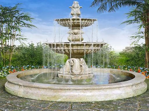 Đài phun nước làm bằng nhựa composite đang ngày càng được sử dụng rộng rãi. 