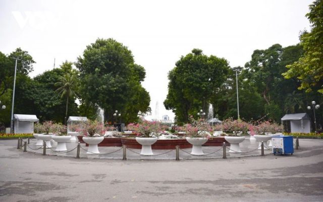 Với diện tích rộng và thiết kế hiện đại, đài phun nước này hiện đang là địa điểm vui chơi, giải trí được ưa thích của người dân.