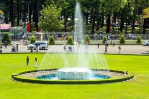 Đài phun nước Dinh Độc Lập là một trong những điểm nhấn cảnh trong Dinh Độc Lập.