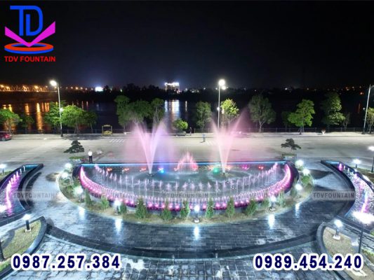 Nhạc nước hình cánh hoa là mô hình sử dụng các bộ béc phun tạo hình dạng những cánh hoa xòe nở.