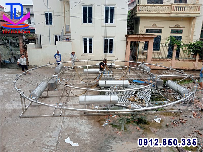 Thi-cong-thiet-bi-dai-phun-nuoc-phao-noi.jpg Thi cong thiet bi dai phun nuoc phao noi